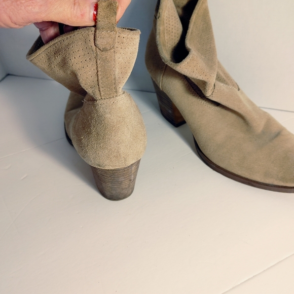 Taupe Suede Pull on Ivanka Trump Size 10 Ankle Shoes Boots - Picture 6 of 11